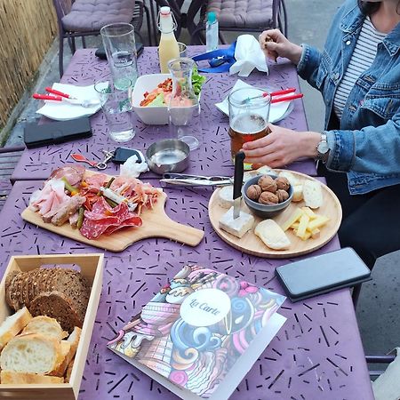 Houlala - Relais D'Etape - Chambres D'Hotes Pont-Eveque エクステリア 写真