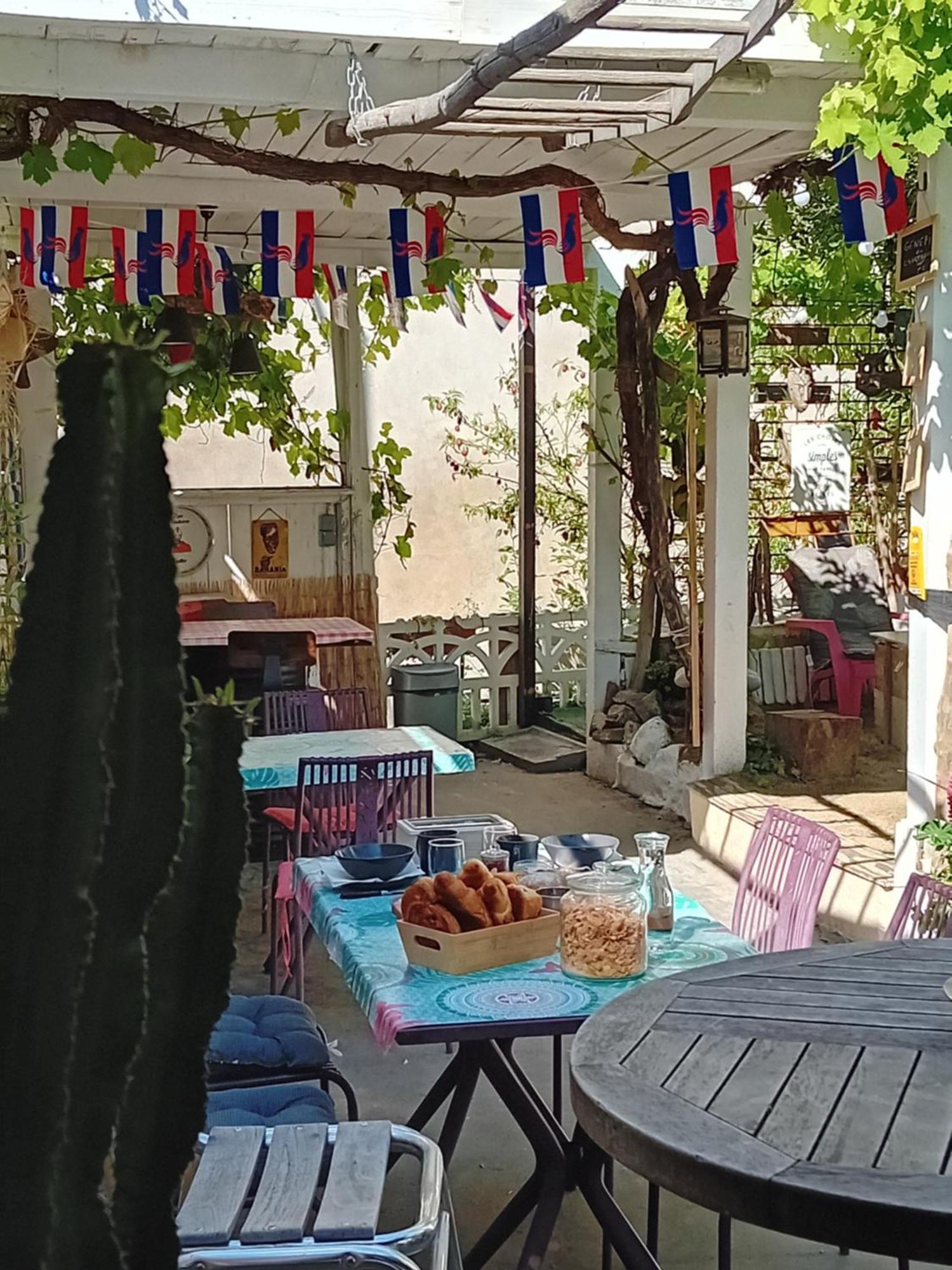Houlala - Relais D'Etape - Chambres D'Hotes Pont-Eveque エクステリア 写真