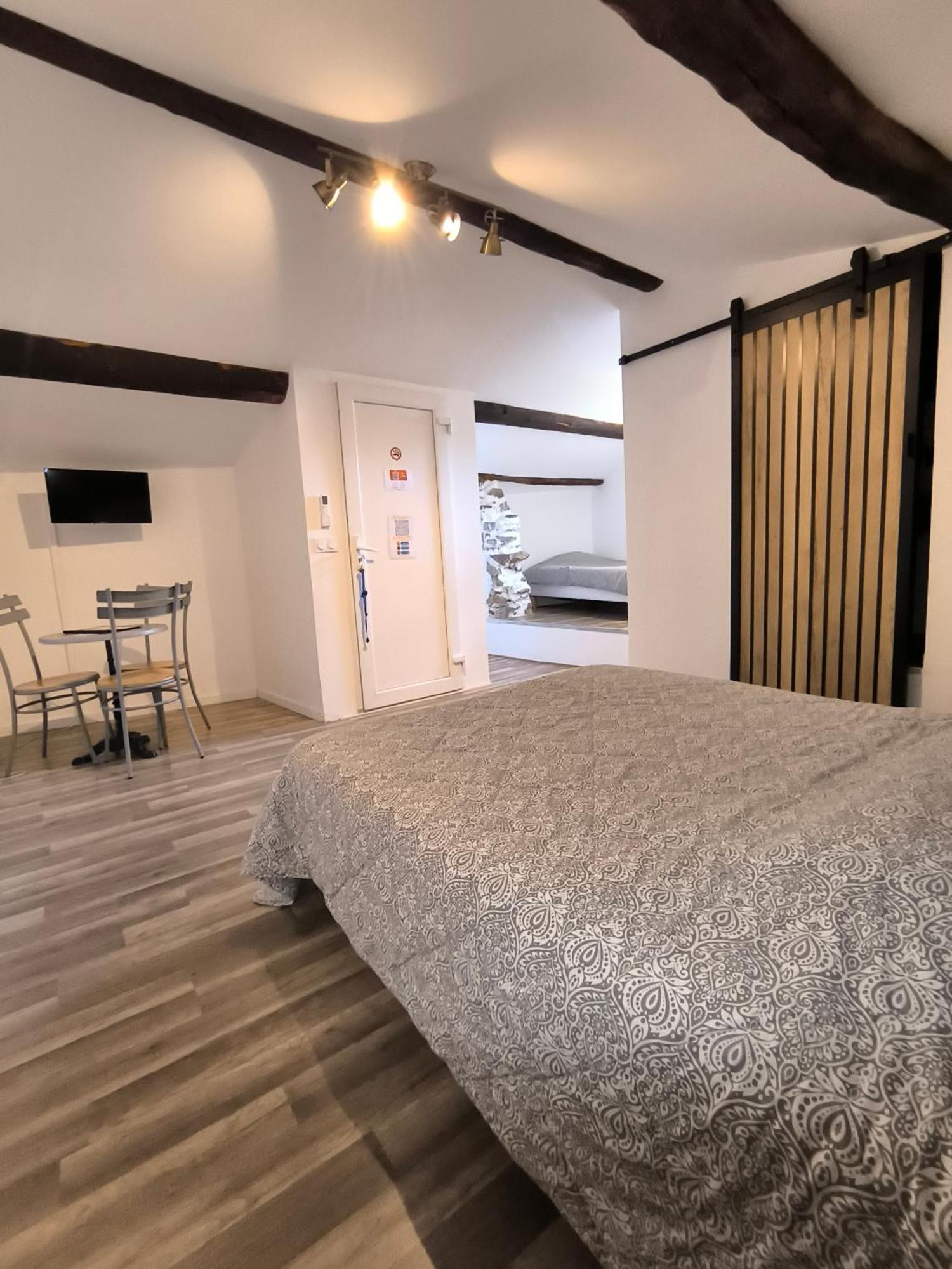 Houlala - Relais D'Etape - Chambres D'Hotes Pont-Eveque エクステリア 写真